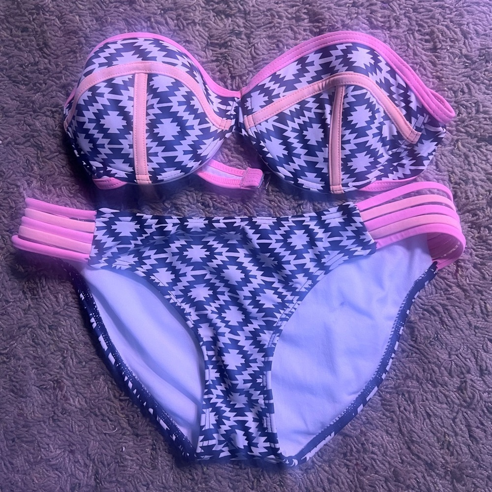 Xhilaration | great used bikini swimsuit. Strapless, art deco. Sz medium on both